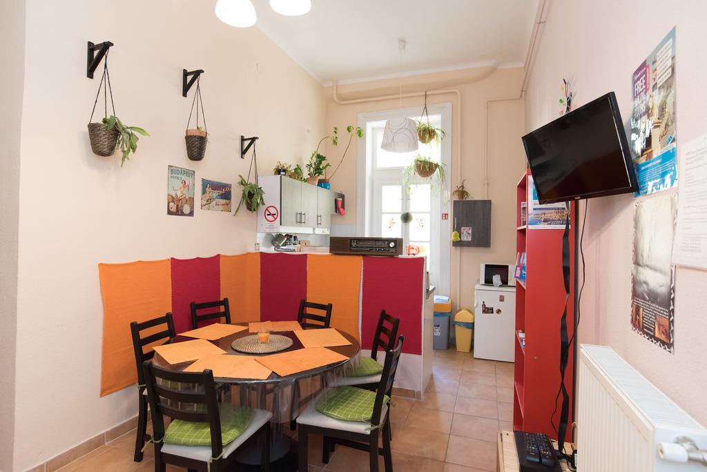 Downtown Oasis Hostel บูดาเปสต์ ภายนอก รูปภาพ