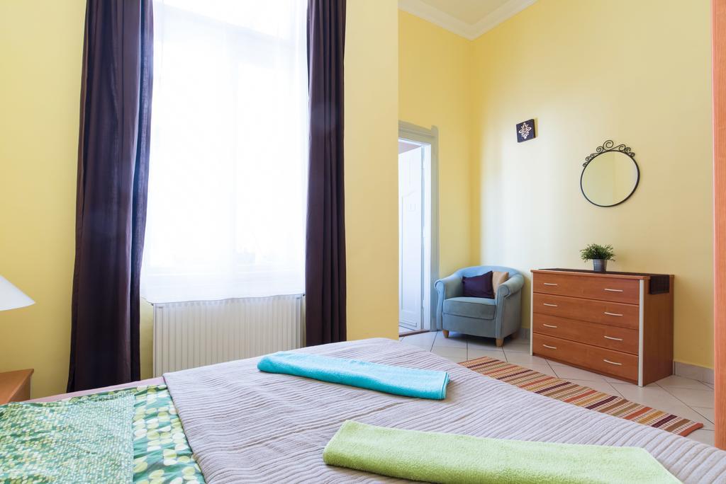 Downtown Oasis Hostel บูดาเปสต์ ภายนอก รูปภาพ