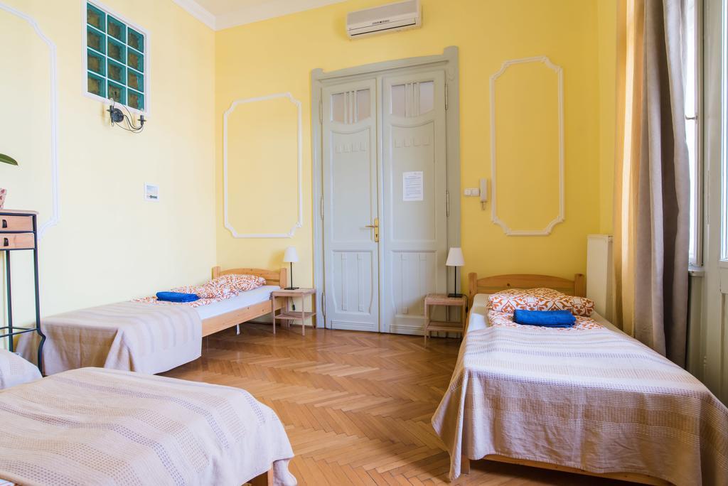 Downtown Oasis Hostel บูดาเปสต์ ภายนอก รูปภาพ