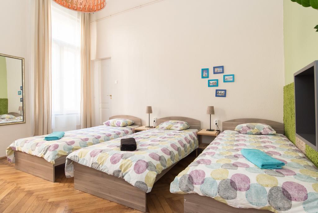 Downtown Oasis Hostel บูดาเปสต์ ภายนอก รูปภาพ